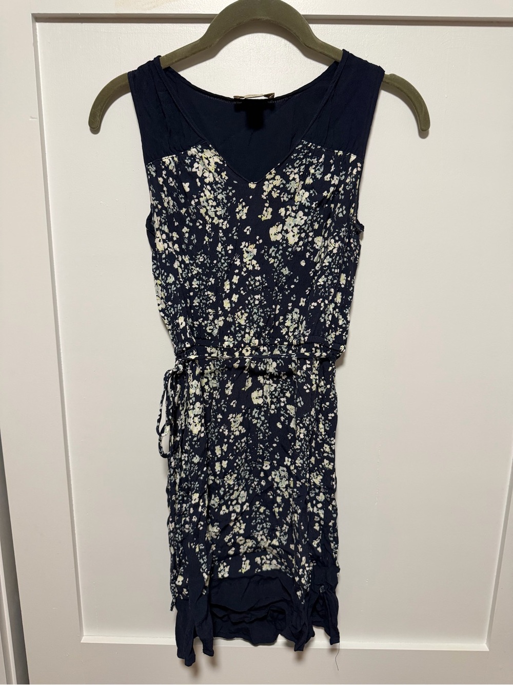 LOFT Navy and White Floral V-Neck Tie-Waist Dress